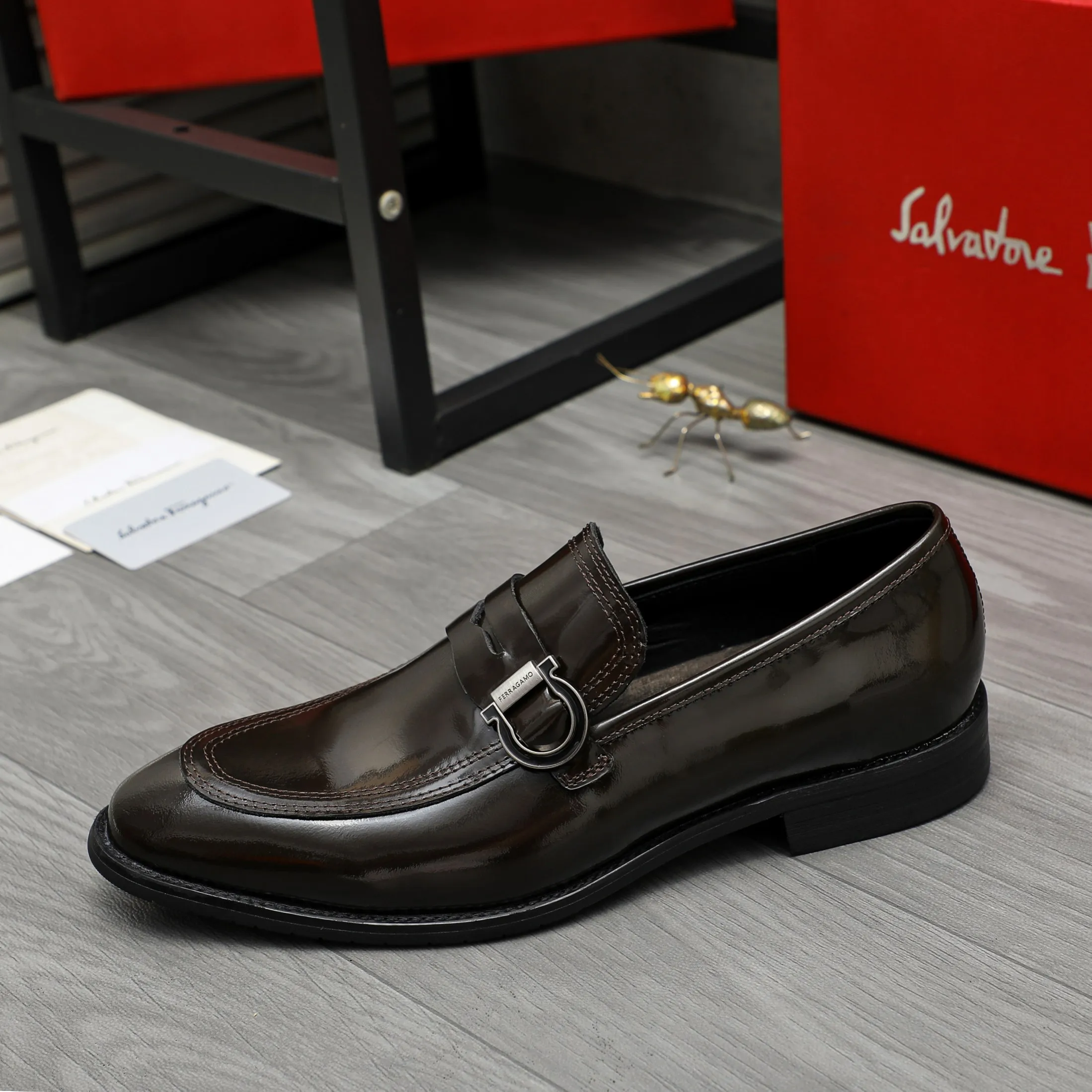 Men's shoes 💰460 Product trademark: Ferragamo "Ferragamo" business slip-on leather shoes Regular size: 39-44 Product materials: Selected high-quality pearlescent cowhide upper, cowhide lining, original outsole